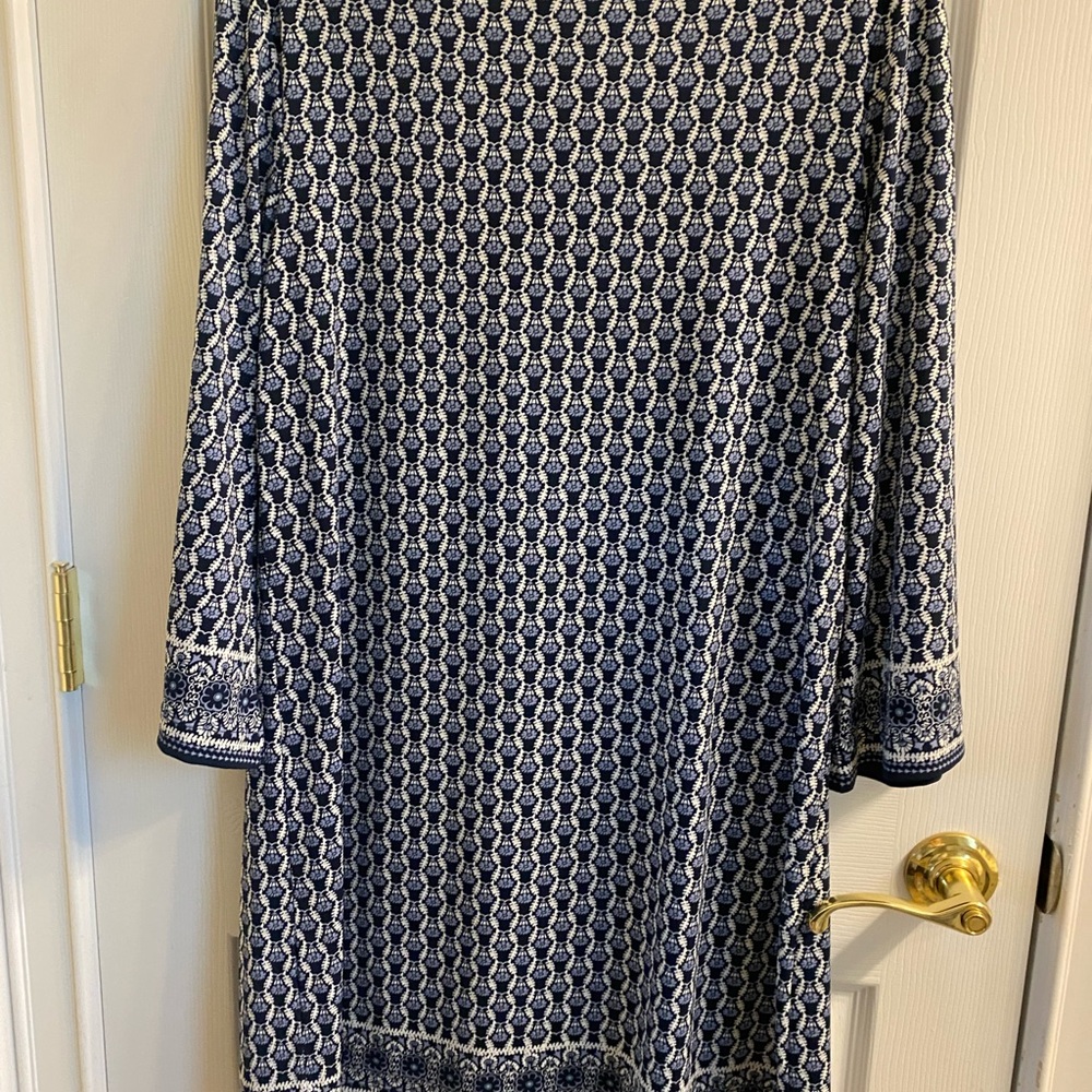 Max Studio Blue Patterned Dress with flared sleeves - Picture 2 of 6
